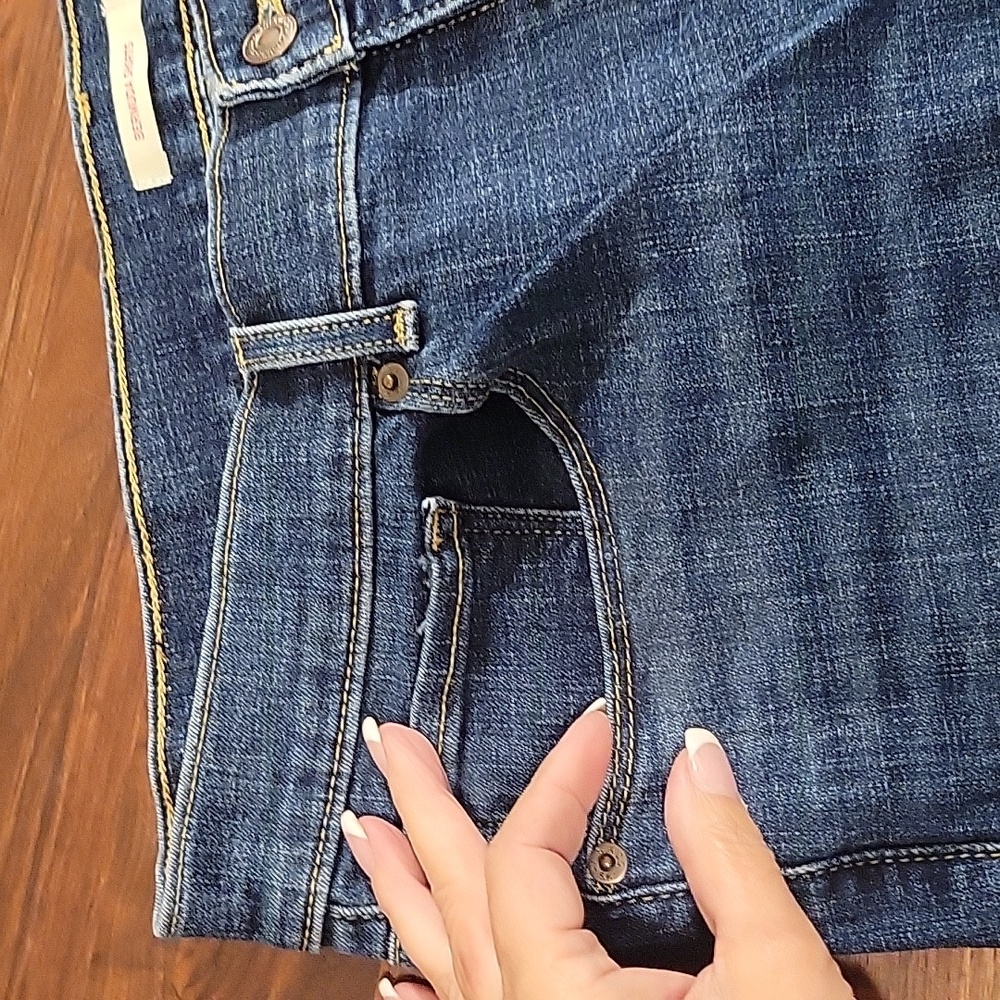 LEVI'S BERMUDA SHORTS - Picture 5 of 9